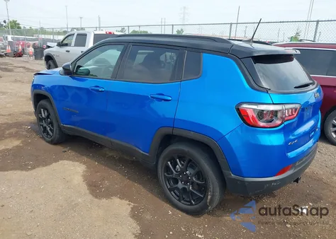 2024 Jeep Compass Latitude 4X4 z USA, uszkodzony, nr VIN 3C4NJDBN4RT106311